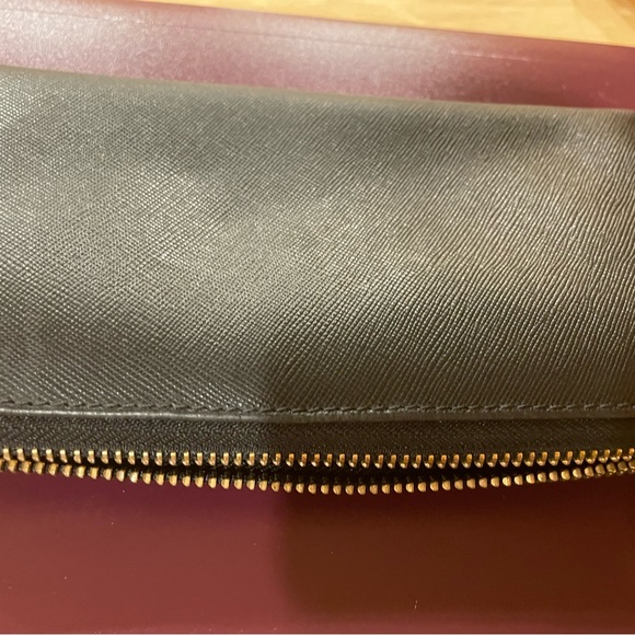 Tory Burch wallet. More pictures upon request - Picture 6 of 6